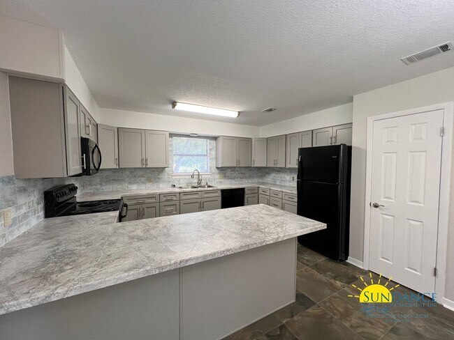 Building Photo - Updated 3 Bedroom Townhome in Shalimar!