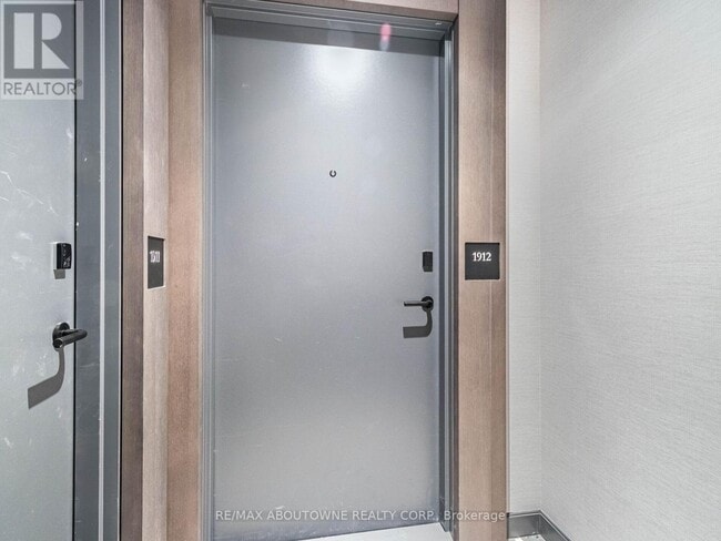 Building Photo - 10 Graphophone Grv