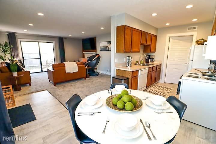 Primary Photo - 4 br, 2 bath House - 611 Elmwood Avenue