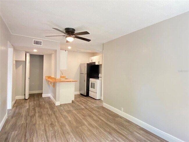 Foto del edificio - 225 E 5th St