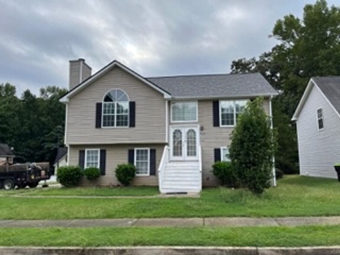 Primary Photo - 2 Bedroom Single Family Home in Riverdale