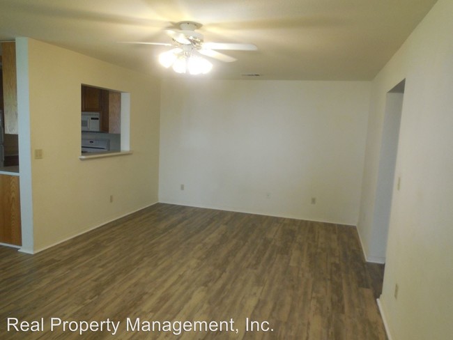 Foto del edificio - 4481 Lynbrook Loop