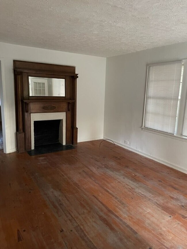 Building Photo - Quaint 2 Bedroom 1 Bath Home in Austell