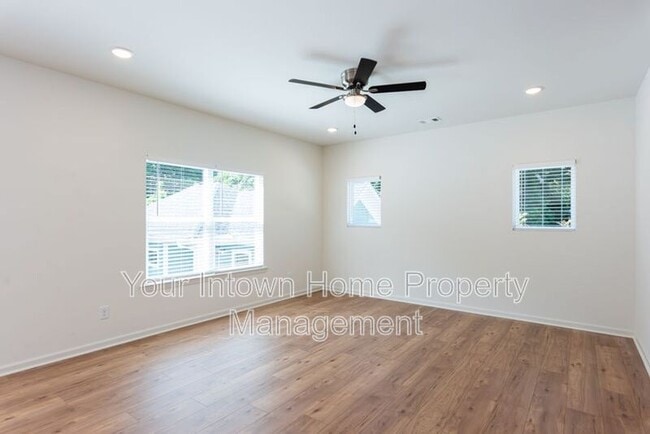 Building Photo - 2800 Mango Cir NW
