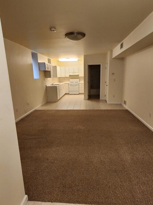 Building Photo - 33 E 36th St