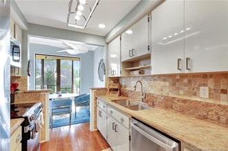 Building Photo - 150 SE Four Winds Dr