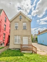 Building Photo - 2322 Stratford Ave