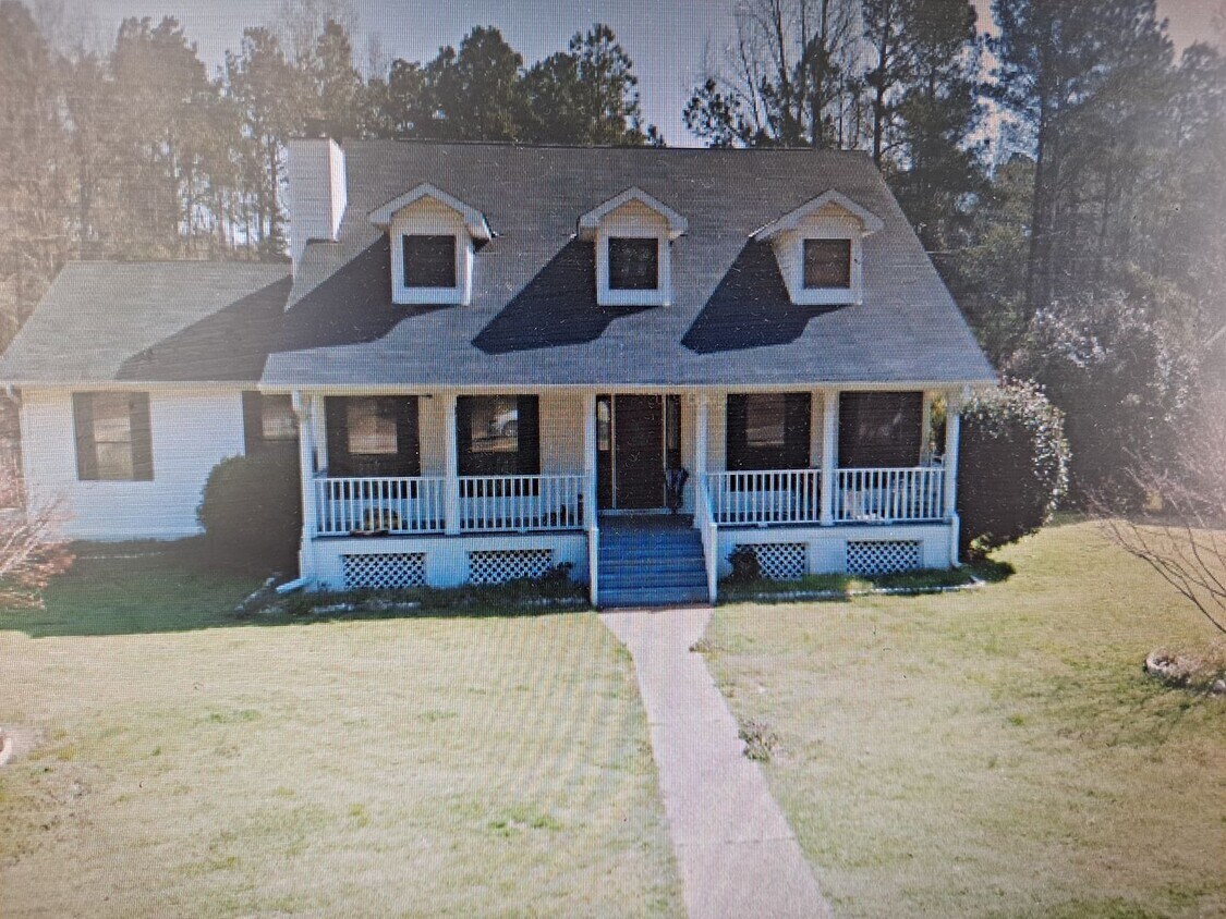 Primary Photo - 4 bedroom 2 bath in Northport $2,000.00