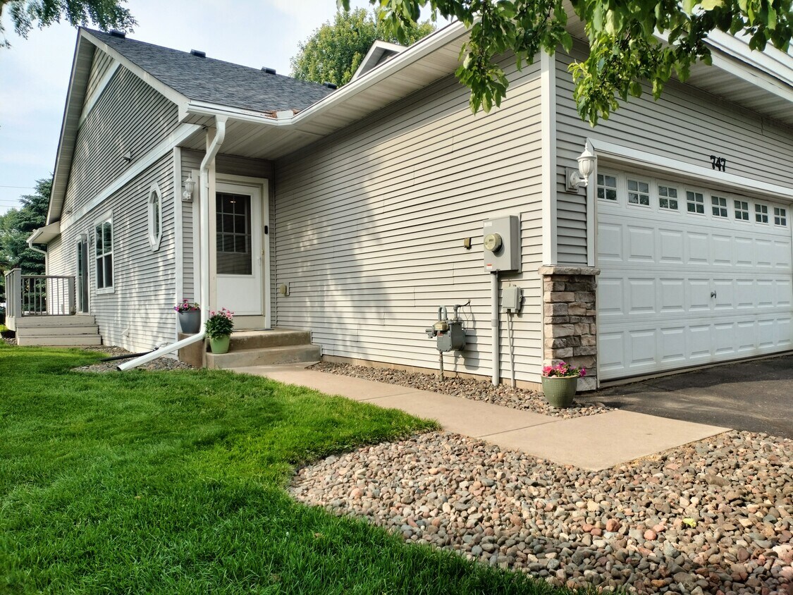 Foto principal - 747 Park Brook Rd NW