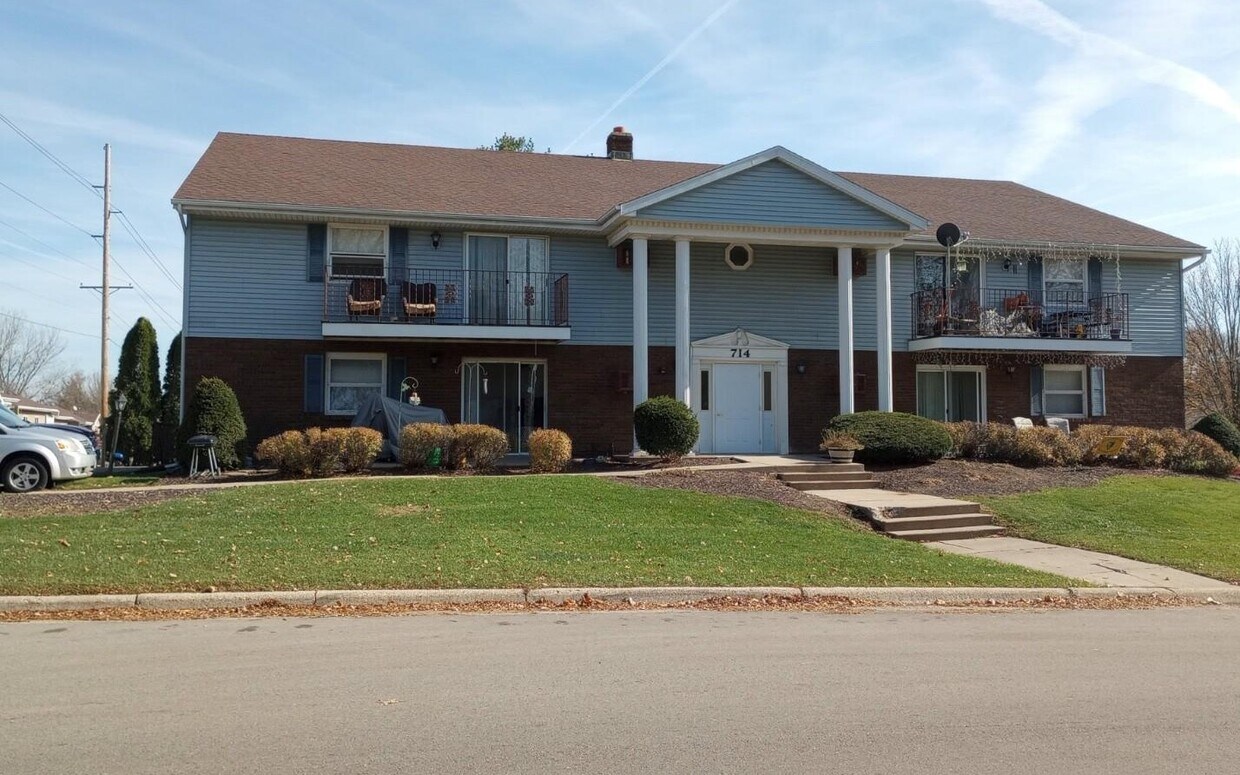 Primary Photo - 714 Kingston Way