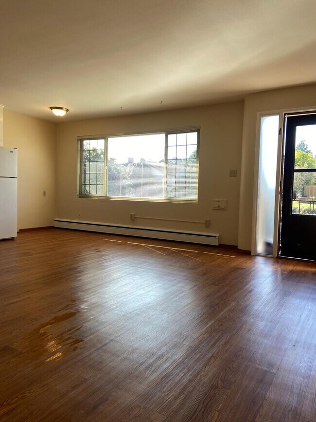 Building Photo - Whittier Apartments - Studio