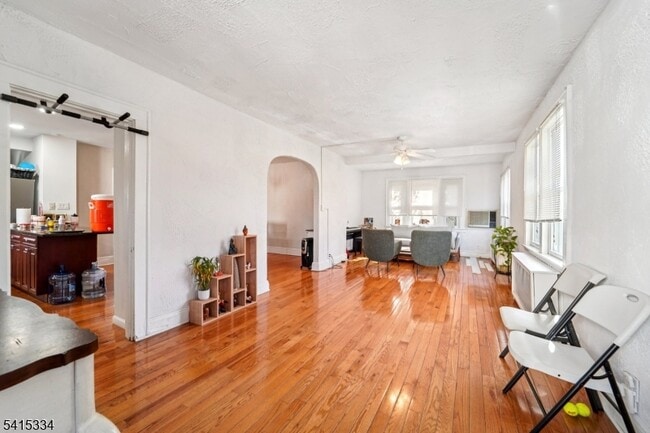 Foto del edificio - 359 Bogert Ave