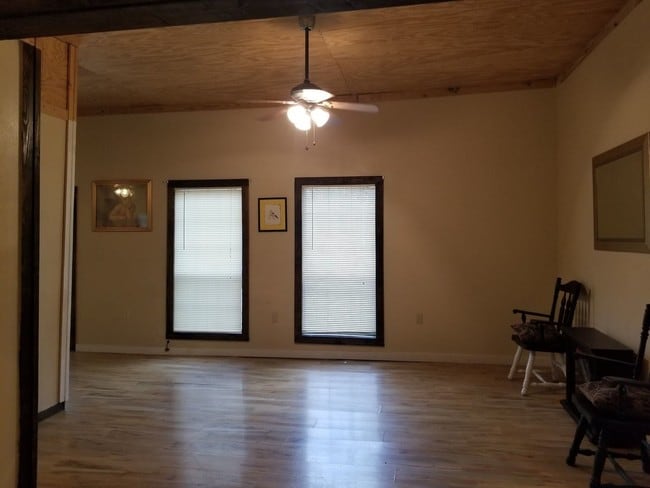 Building Photo - 2 br, 2 bath Apartment - 920 1/2 Ravendale