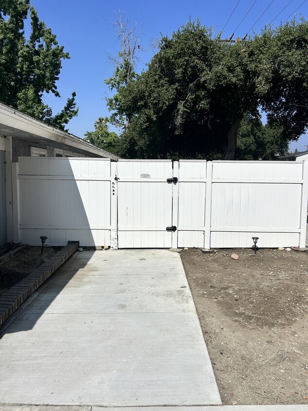 Foto principal - 1292 N Laurel Ave