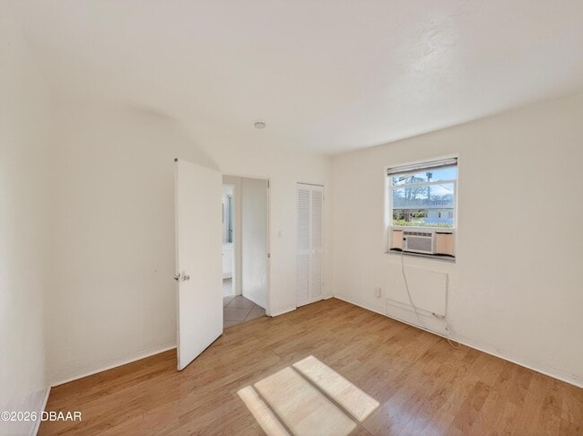 Building Photo - 5018 S Ridgewood Ave