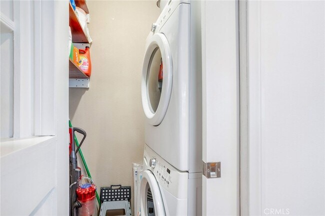 Foto del edificio - 619 Granada St