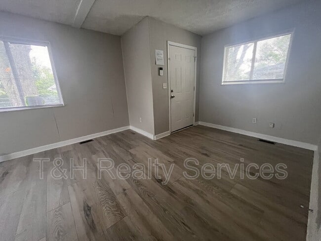 Building Photo - 739 Temperance Ave