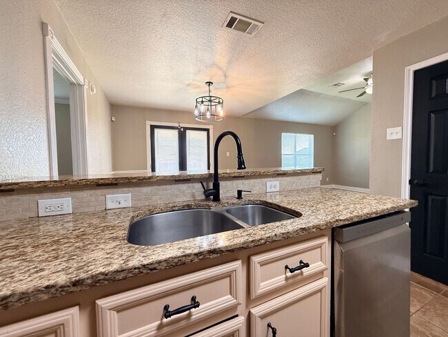 Foto del edificio - RENT REDUCTION & RENT SPECIAL - AVAILABLE NOW!