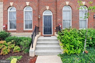 Building Photo - 11034 Amherst Ave