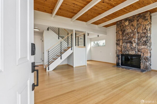Foto del edificio - 241 Trinity Ave