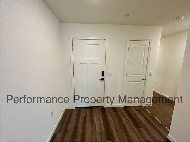Foto del edificio - Newer 4 Bed/2 Bath Home w/ Solar, RBP & Se...