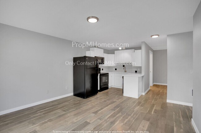 Building Photo - Charming Two Bedroom, One Bath in Quiet Br...