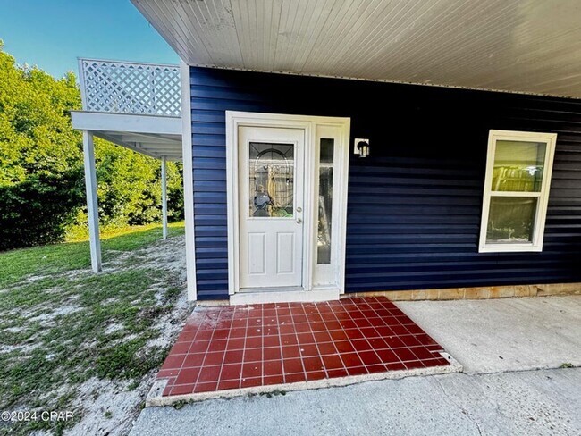 Building Photo - Stunning Furnished 2 Bedroom, 1.5 Bathroom...