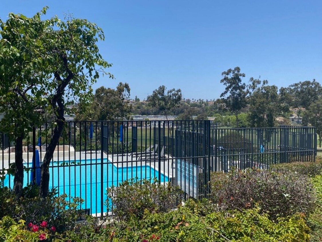 Building Photo - La Costa Beauty