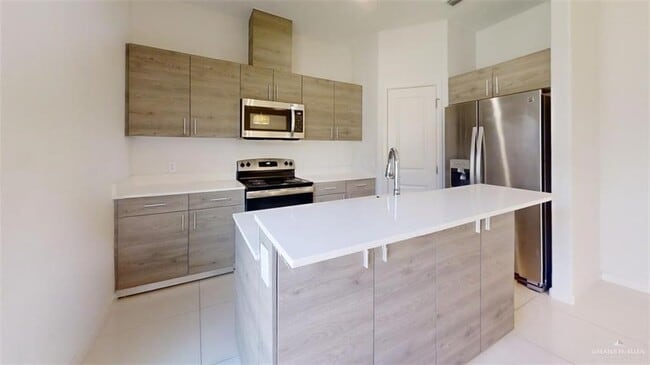 Building Photo - 9 Nightingale Ave