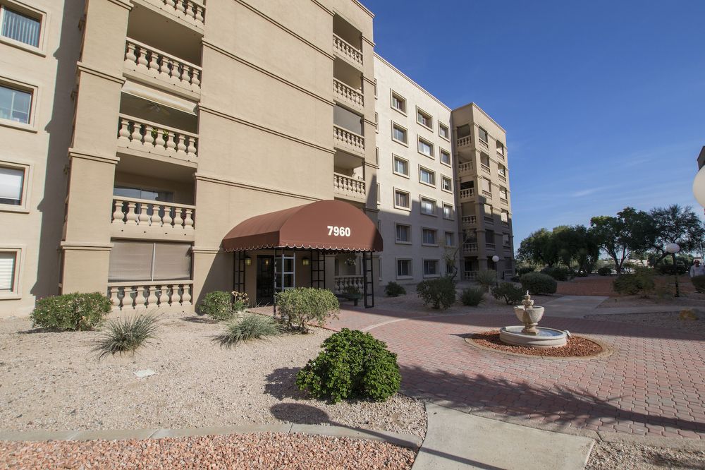 Foto principal - 7960 E Camelback Rd