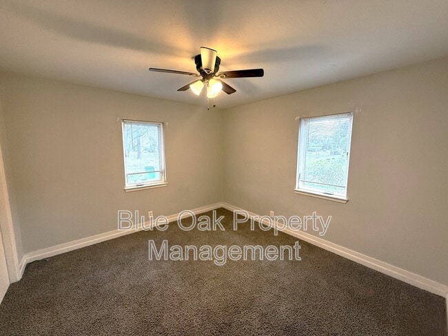 Building Photo - 390 Ash St