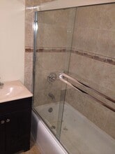 Building Photo - 1034 Hyperion Ave