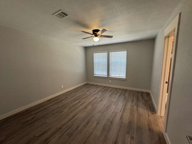 Foto del edificio - 5802 Twisted Pine Ct