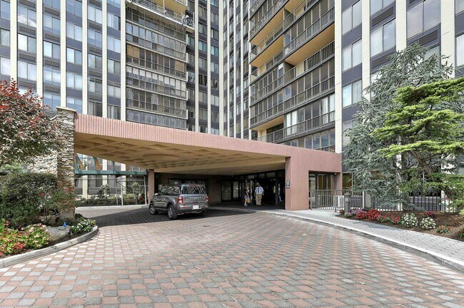 Foto del edificio - 300 Winston Dr