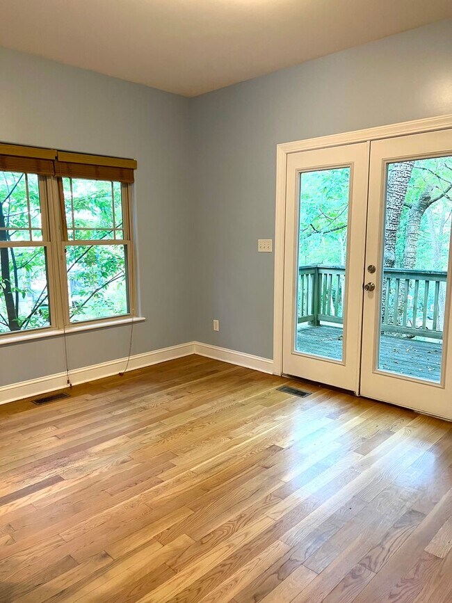 Foto del edificio - Wonderful bungalow in the 5 Points area. Close to Downtown Asheville! Working Solar for Electric!