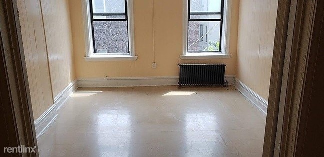 Building Photo - 1 br, 1 bath Apartment - 209 Troy Avenue
