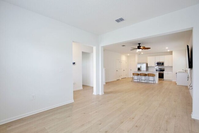Foto del edificio - Pristine and Under a Year Old — 4 Bed, 2.5 Bath, 2-Car Garage, 2,071 Sq Ft