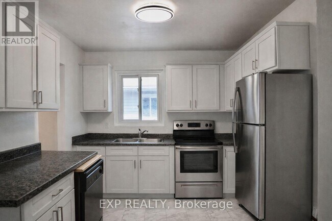 Building Photo - 12 Kings Ct