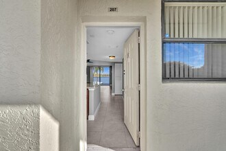 Building Photo - 118 Lake Emerald Dr