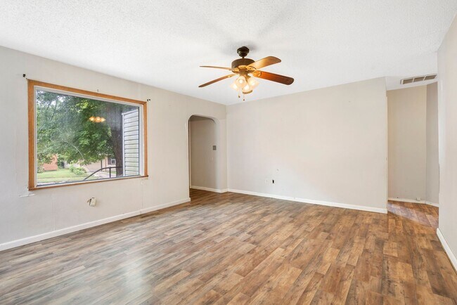 Foto del edificio - 631 S Newton Ave