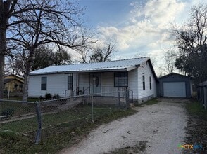 Building Photo - 784 Samuels St