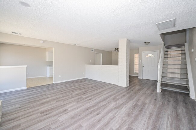 Foto del edificio - 6731 Inwood W Dr
