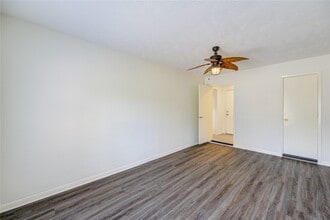 Building Photo - 9811 Shadydale Ln