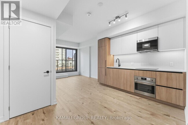 Building Photo - 35 Parliament St