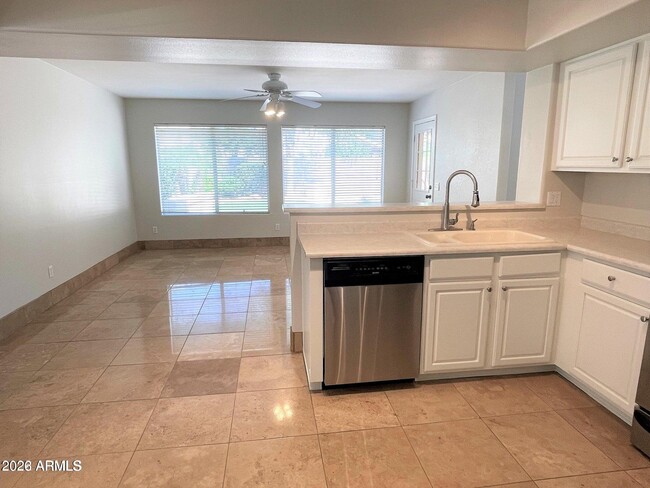 Building Photo - 4034 E Anderson Dr