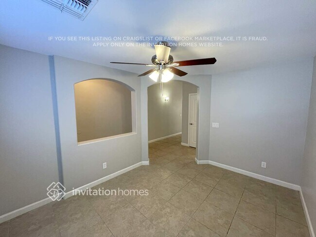 Building Photo - 21707 W Hess Ave