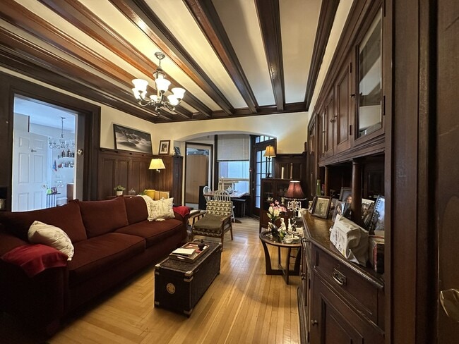 Building Photo - 646 Broadview Av