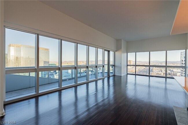 Building Photo - 4471 Dean Martin Dr