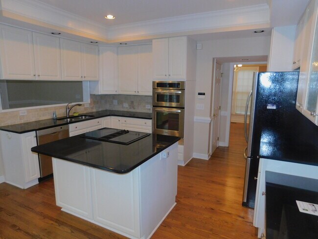 Foto del edificio - Beautiful 4br, 2.5 ba home in Lochmere!  Avail Aug 14, 2026!