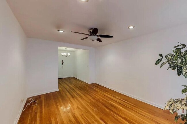 Foto del edificio - 2104 Holland Ave